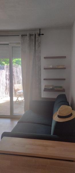 Studio cosy, rénové avec terrasse
